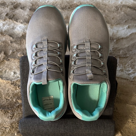 Avia Women’s Slip-On Walking Sneakers – Size 9.5 - Picture 2 of 4